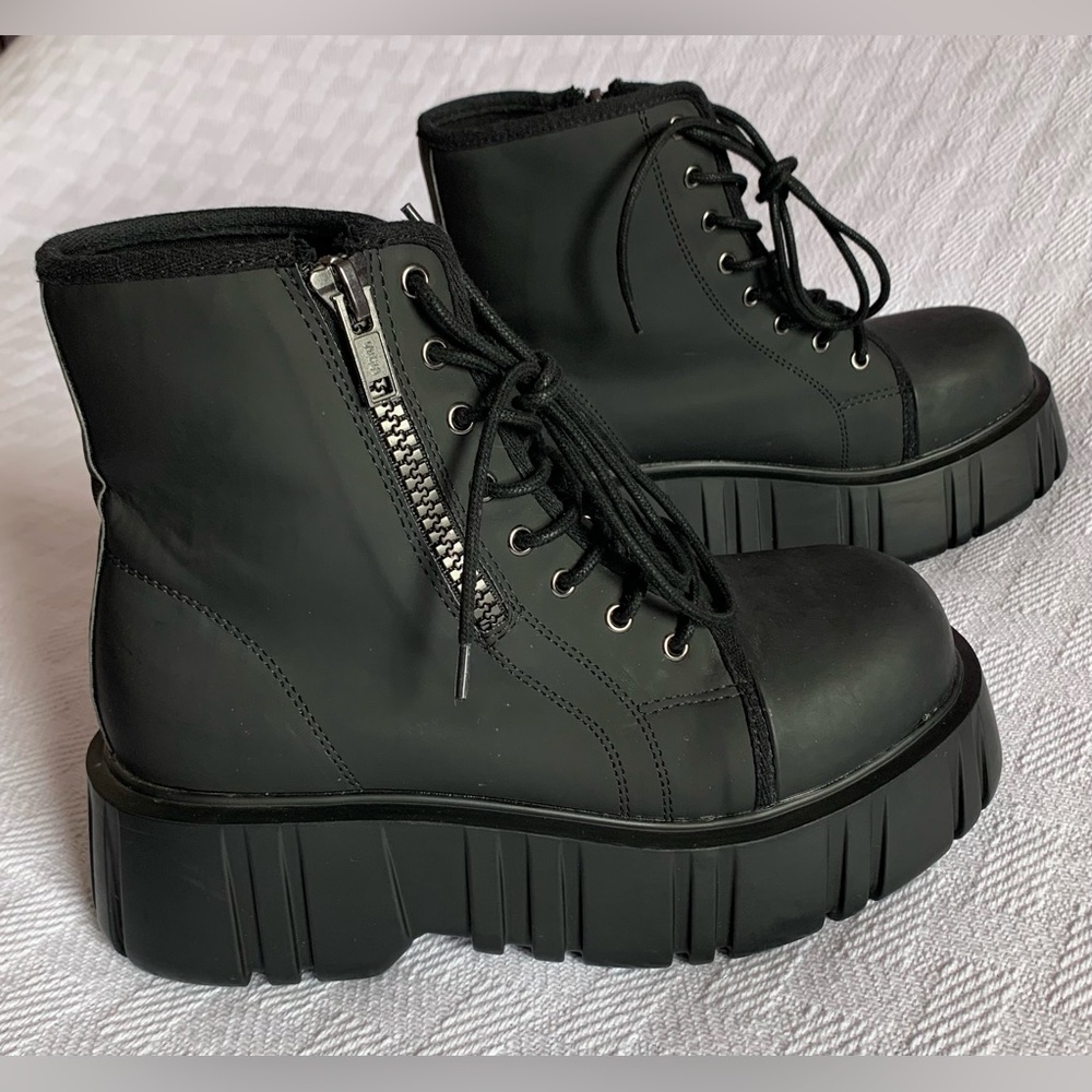 T.U.K 8-eye Anarchic Airship Boots
